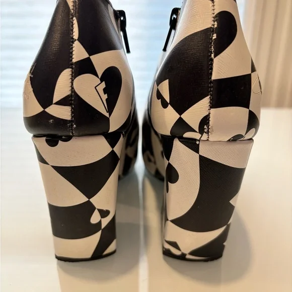 Fluevog Black and White Heart Patterned Women's Shoes size 9 - Picture 4 of 4